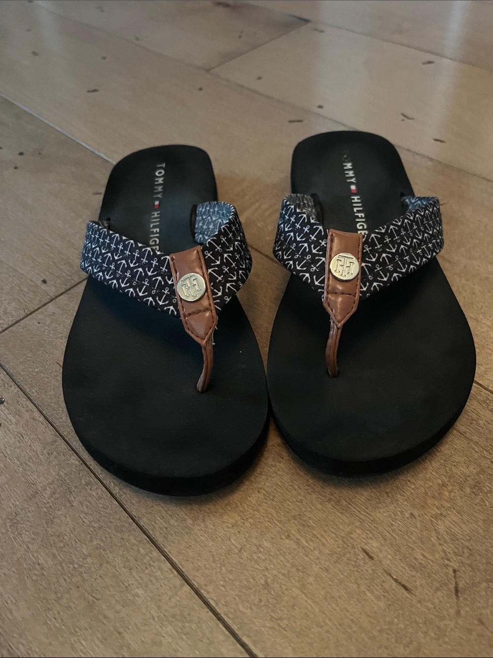Tommy Hilfiger Navy Anchor-Print Thong Flip Flops with Brown Accents